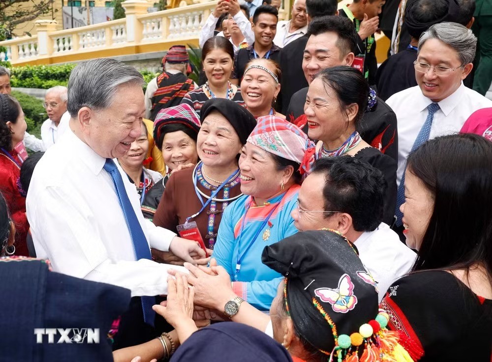 Tổng Bí thư, Chủ tịch nước: Già làng, trưởng bản góp phần củng cố khối đại đoàn kết toàn dân tộc Tổng Bí thư, Chủ tịch nước: Già làng, trưởng bản góp phần củng cố khối đại đoàn kết toàn dân tộc