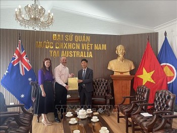 Con trai cựu binh Australia trao lại nhật ký của liệt sĩ Quân đội nhân dân Việt Nam