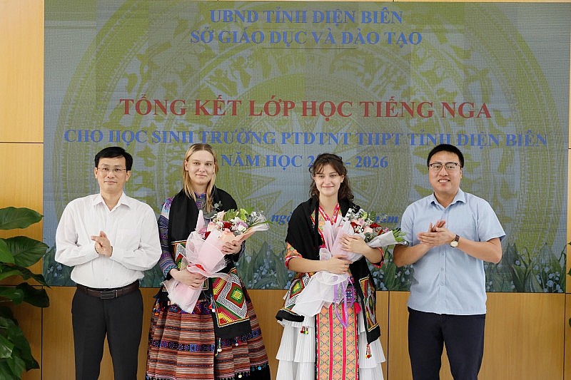 Điện Biên: 50 học sinh dân tộc thiểu số hoàn thành khóa học tiếng Nga đầu tiên Điện Biên: 50 học sinh dân tộc thiểu số hoàn thành khóa học tiếng Nga đầu tiên