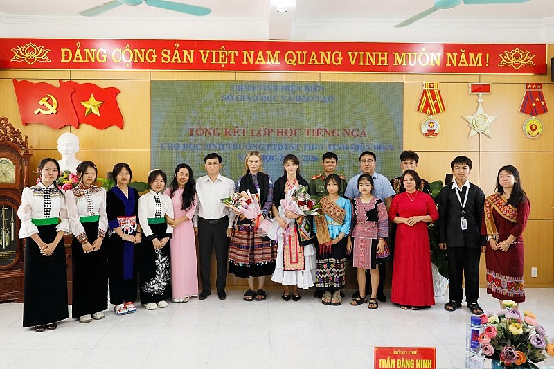 Điện Biên: 50 học sinh dân tộc thiểu số hoàn thành khóa học tiếng Nga đầu tiên Điện Biên: 50 học sinh dân tộc thiểu số hoàn thành khóa học tiếng Nga đầu tiên
