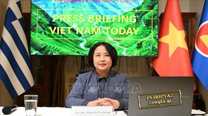 Đại sứ Việt Nam tại Hy Lạp Phạm Thị Thu Hương phát biểu tại cuộc gặp gỡ báo chí. Ảnh: ĐSQ VN tại Hy Lạp cung cấp Đại sứ Việt Nam tại Hy Lạp Phạm Thị Thu Hương phát biểu tại cuộc gặp gỡ báo chí. Ảnh: ĐSQ VN tại Hy Lạp cung cấp