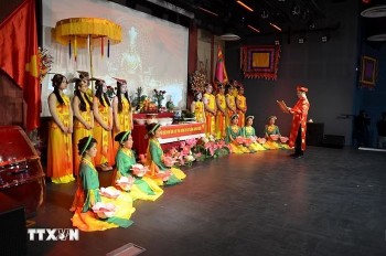 Người Việt muôn phương hướng về cội nguồn
