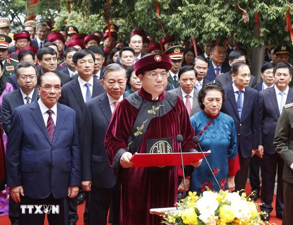 Tổng Bí thư, Chủ tịch nước Tô Lâm dâng hương tưởng niệm các Vua Hùng tại Phú Thọ Tổng Bí thư, Chủ tịch nước Tô Lâm dâng hương tưởng niệm các Vua Hùng tại Phú Thọ