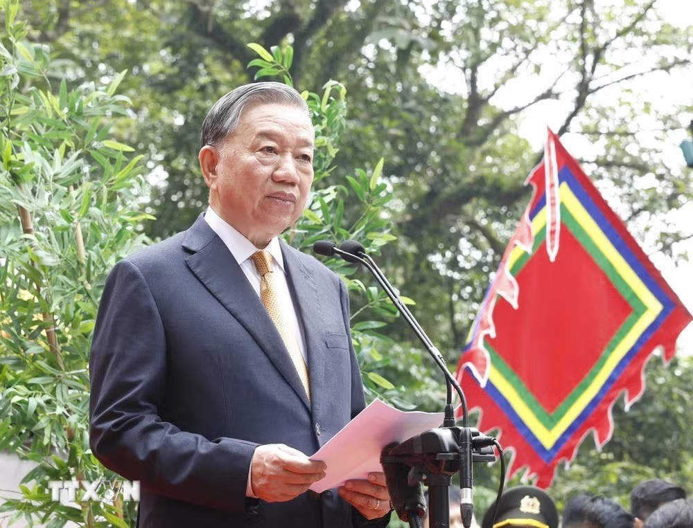 Tổng Bí thư, Chủ tịch nước Tô Lâm dâng hương tưởng niệm các Vua Hùng tại Phú Thọ Tổng Bí thư, Chủ tịch nước Tô Lâm dâng hương tưởng niệm các Vua Hùng tại Phú Thọ