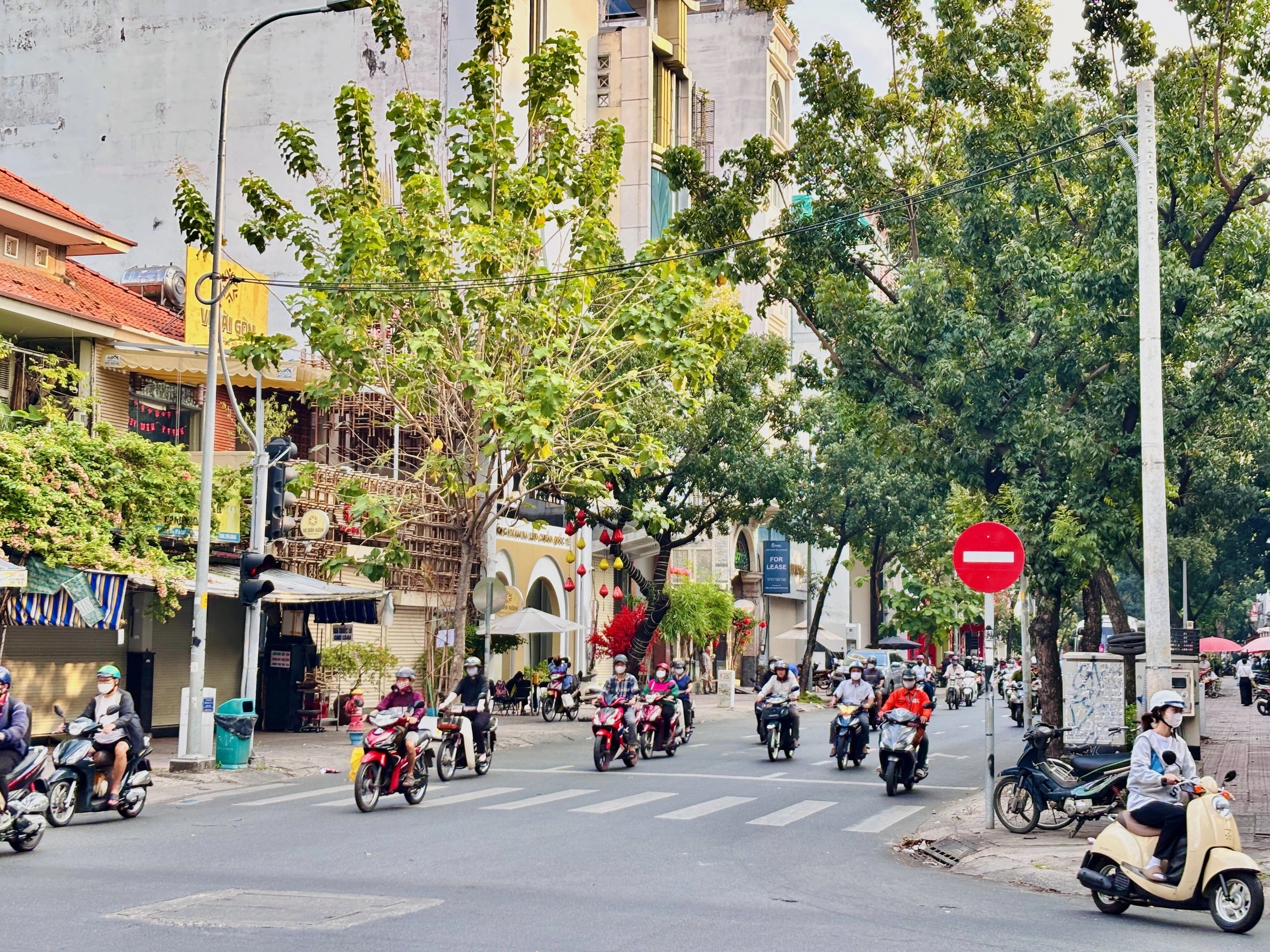 Thời tiết hôm nay (28/4): Bắc Bộ đón không khí lạnh, Nam Bộ nắng nóng Thời tiết hôm nay (28/4): Bắc Bộ đón không khí lạnh, Nam Bộ nắng nóng