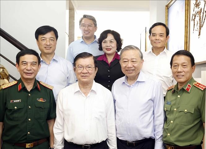 Tổng Bí thư, Chủ tịch nước Tô Lâm thăm các đồng chí nguyên lãnh đạo Đảng, Nhà nước và Mẹ Việt Nam Anh hùng Tổng Bí thư, Chủ tịch nước Tô Lâm thăm các đồng chí nguyên lãnh đạo Đảng, Nhà nước và Mẹ Việt Nam Anh hùng