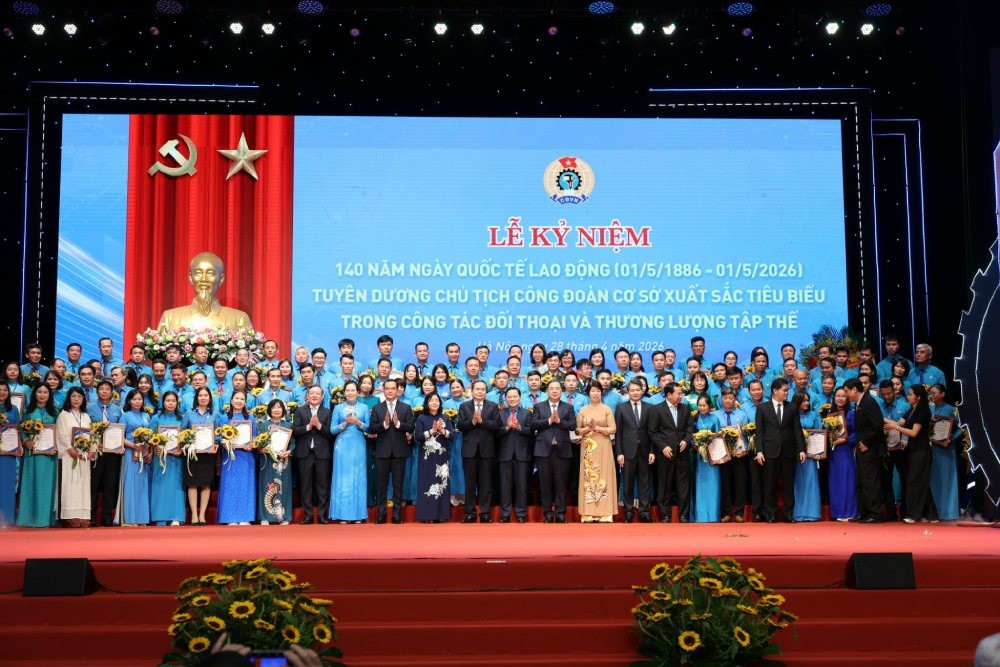 Hơn 1.000 đoàn viên, công nhân lao động diễu hành kỷ niệm 140 năm Ngày Quốc tế Lao động Hơn 1.000 đoàn viên, công nhân lao động diễu hành kỷ niệm 140 năm Ngày Quốc tế Lao động