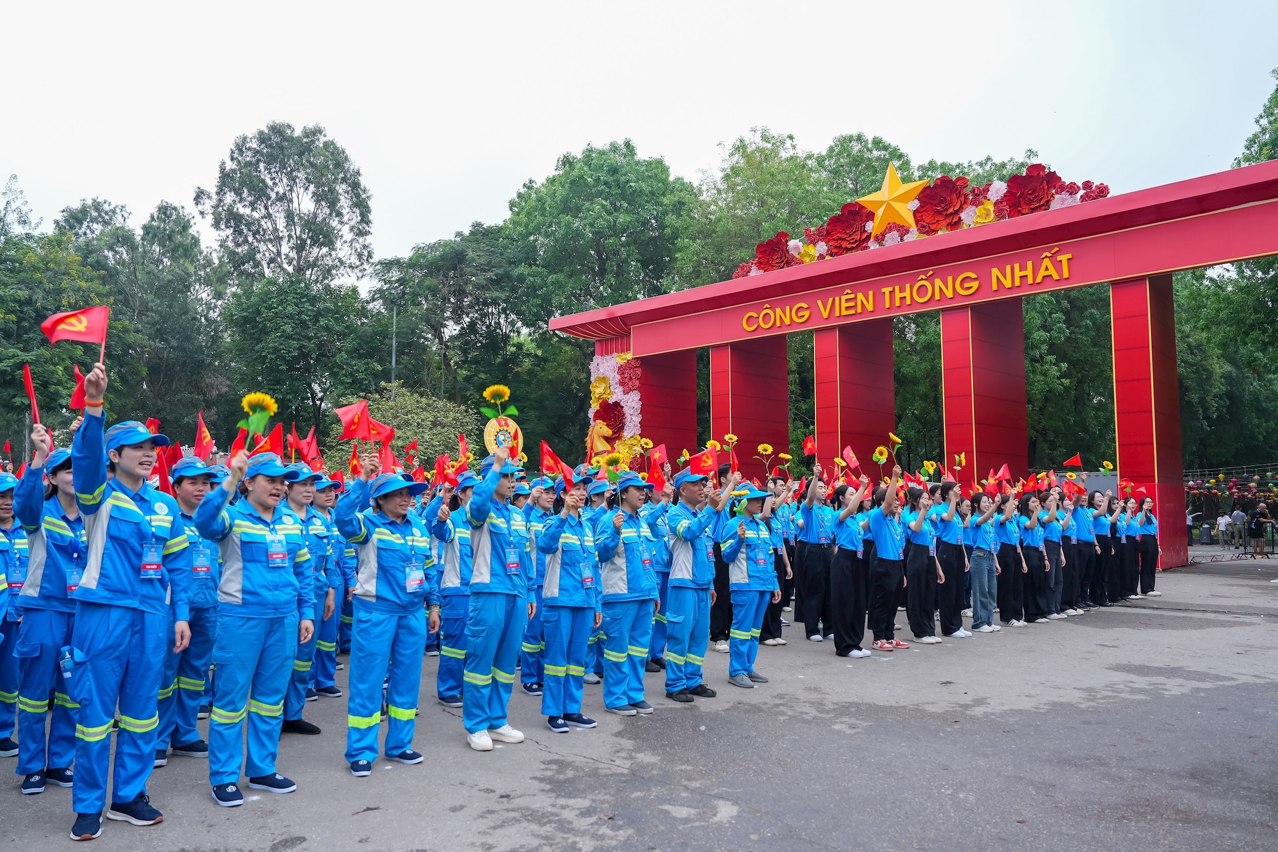 Hơn 1.000 đoàn viên, công nhân lao động diễu hành kỷ niệm 140 năm Ngày Quốc tế Lao động Hơn 1.000 đoàn viên, công nhân lao động diễu hành kỷ niệm 140 năm Ngày Quốc tế Lao động