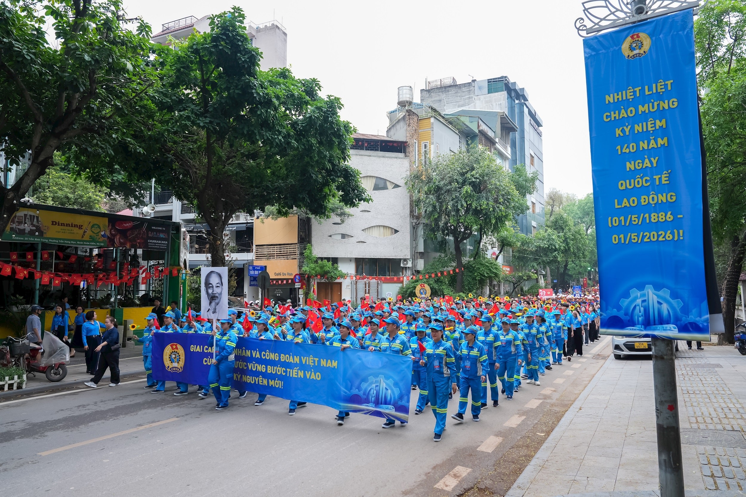 Hơn 1.000 đoàn viên, công nhân lao động diễu hành kỷ niệm 140 năm Ngày Quốc tế Lao động Hơn 1.000 đoàn viên, công nhân lao động diễu hành kỷ niệm 140 năm Ngày Quốc tế Lao động
