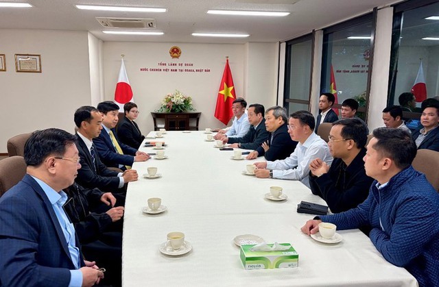 Quang cảnh buổi làm việc với Tổng Lãnh sự quán Việt Nam tại Osaka chiều 26/4. (Ảnh: T.L) Quang cảnh buổi làm việc với Tổng Lãnh sự quán Việt Nam tại Osaka chiều 26/4. (Ảnh: T.L)