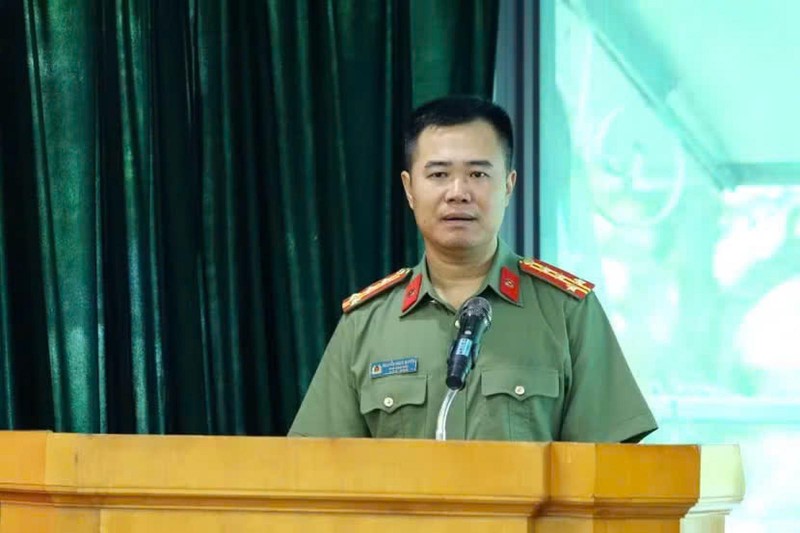 Đại tá Nguyễn Ngọc Quyền - Phó Bí thư Đảng uỷ, Phó Giám đốc CATP Hà Nội phát biểu chỉ đạo tại lễ ký kết và triển khai chương trình bảo trợ “THP FOUNDATION - cùng em vững bước tương lai” trợ cấp con Liệt sỹ Công an, con cán bộ chiến sỹ Công an Thủ đô mồ côi diễn ra vào ngày 18-8-2025 Đại tá Nguyễn Ngọc Quyền - Phó Bí thư Đảng uỷ, Phó Giám đốc CATP Hà Nội phát biểu chỉ đạo tại lễ ký kết và triển khai chương trình bảo trợ “THP FOUNDATION - cùng em vững bước tương lai” trợ cấp con Liệt sỹ Công an, con cán bộ chiến sỹ Công an Thủ đô mồ côi diễn ra vào ngày 18-8-2025