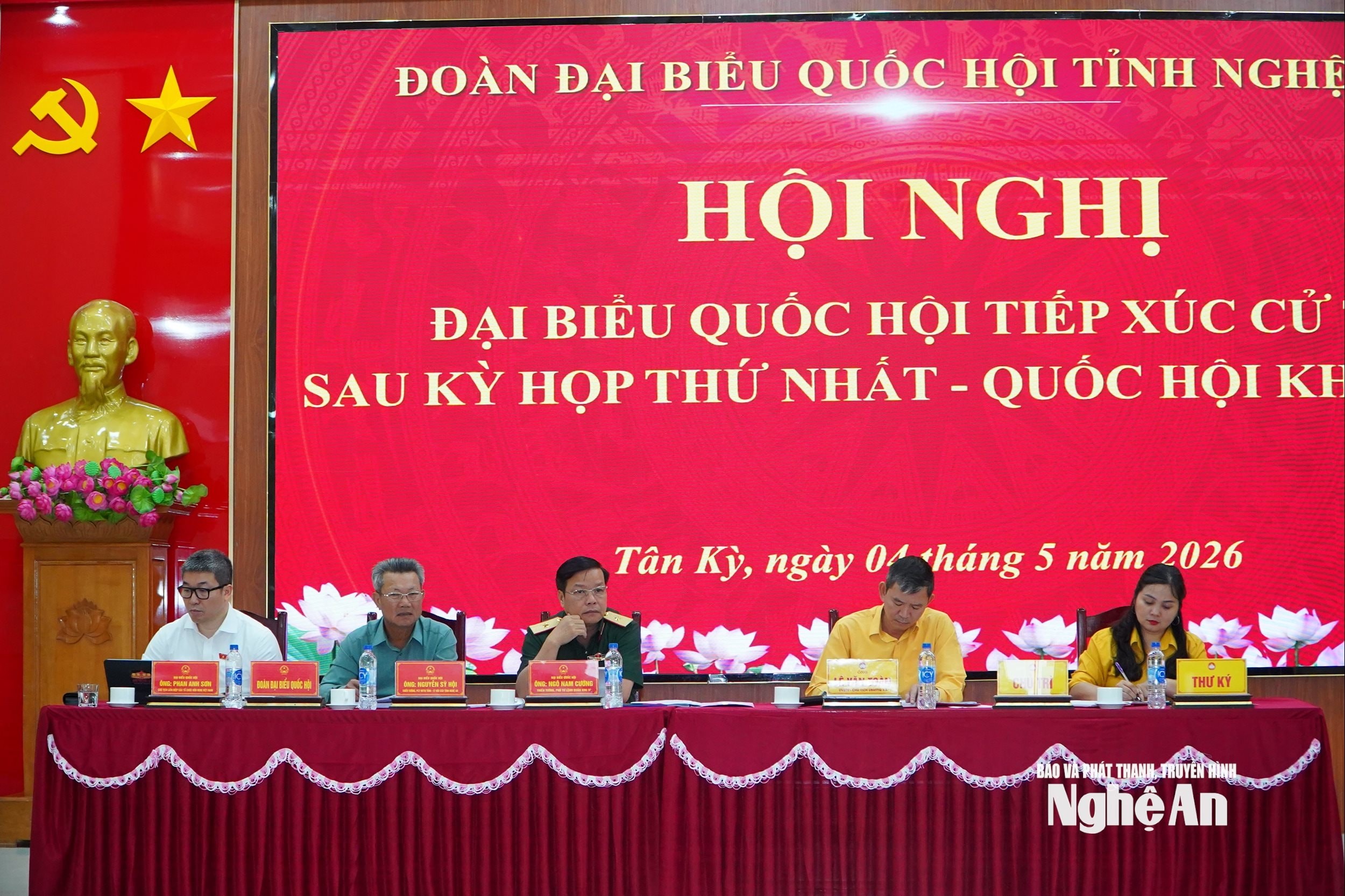 Các đại biểu Quốc hội tham dự hội nghị. Ảnh: Bông Mai