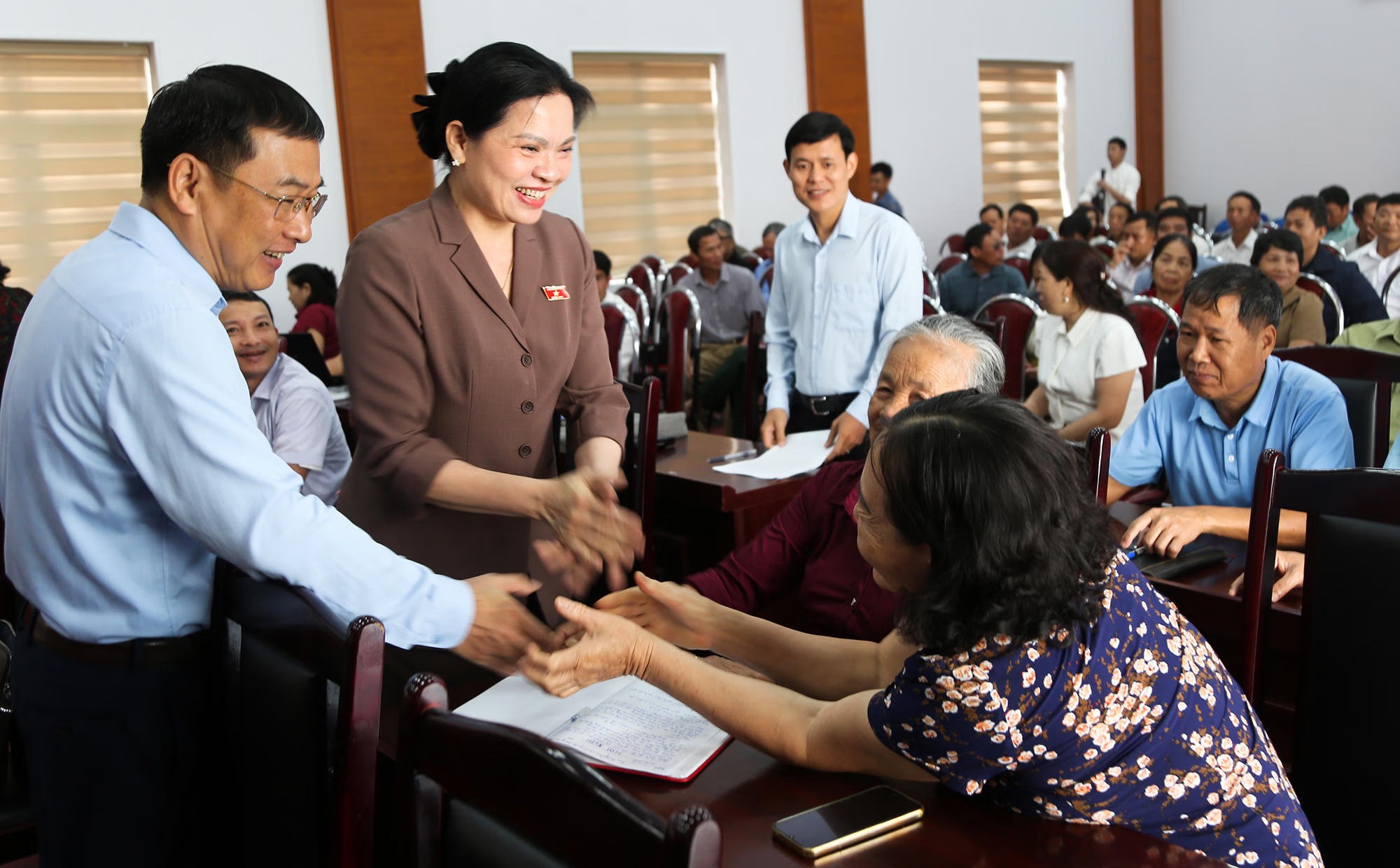 Phó Chủ tịch - Tổng Thư ký Hà Thị Nga: "Trách nhiệm đại biểu dân cử là phải cụ thể hóa bằng hành động" Phó Chủ tịch - Tổng Thư ký Hà Thị Nga: "Trách nhiệm đại biểu dân cử là phải cụ thể hóa bằng hành động"