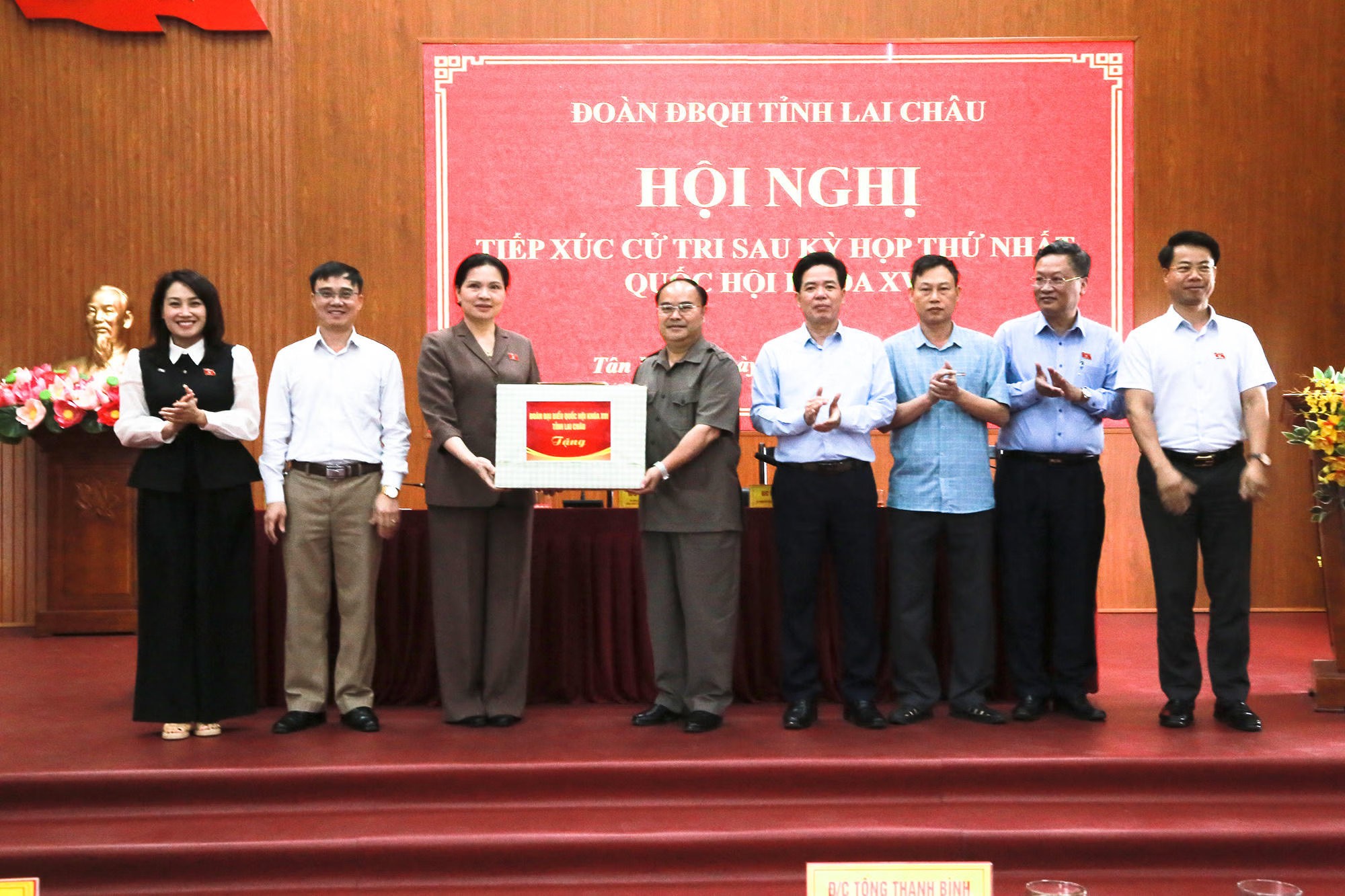 Phó Chủ tịch - Tổng Thư ký Hà Thị Nga: "Trách nhiệm đại biểu dân cử là phải cụ thể hóa bằng hành động" Phó Chủ tịch - Tổng Thư ký Hà Thị Nga: "Trách nhiệm đại biểu dân cử là phải cụ thể hóa bằng hành động"