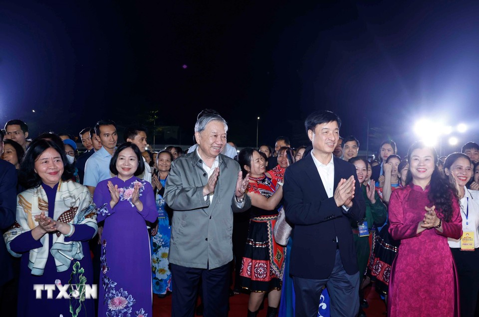 Tổng Bí thư Tô Lâm dự Ngày hội Đại đoàn kết toàn dân tộc tại phường Thượng Cát, thành phố Hà Nội (tháng 11/2025). (Ảnh: TTXVN) Tổng Bí thư Tô Lâm dự Ngày hội Đại đoàn kết toàn dân tộc tại phường Thượng Cát, thành phố Hà Nội (tháng 11/2025). (Ảnh: TTXVN)