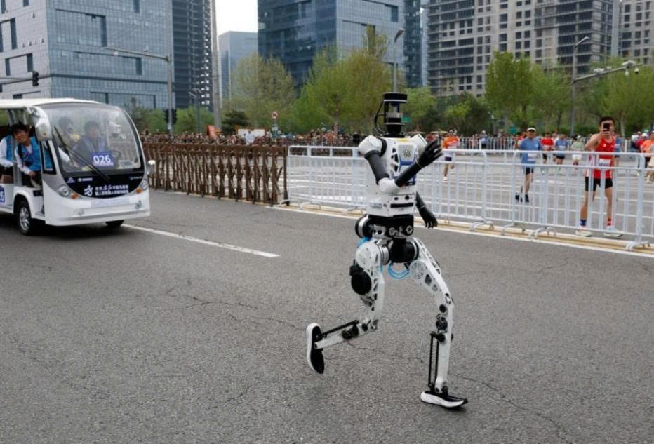 Robot hình người - không chỉ là câu chuyện chạy nhanh hơn con người