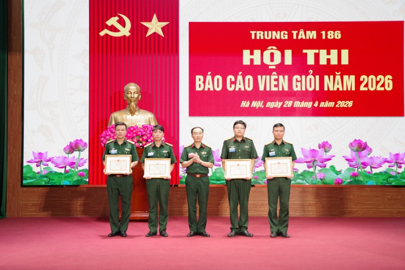 Đập tan luận điệu xuyên tạc về mối quan hệ giữa tính “hiện đại” và bản chất “cách mạng” của quân đội ta