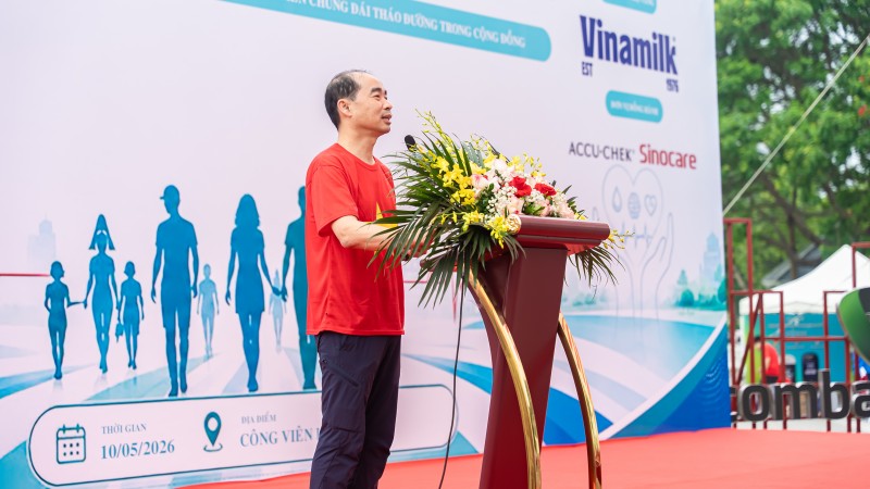 Ảnh 1A hoặc Ảnh 1B: TS. BS. Nguyễn Đình Hưng – Phó giám đốc Sở Y tế Hà Nội – phát biểu tại chương trình “Ngàn bước chân – Triệu trái tim khỏe” (Ảnh: VN). Ảnh 1A hoặc Ảnh 1B: TS. BS. Nguyễn Đình Hưng – Phó giám đốc Sở Y tế Hà Nội – phát biểu tại chương trình “Ngàn bước chân – Triệu trái tim khỏe” (Ảnh: VN).