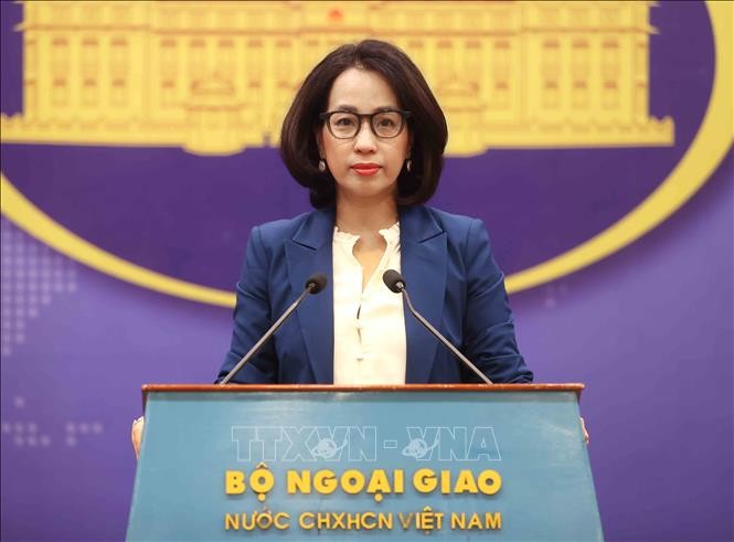 Người Phát ngôn Bộ Ngoại giao Phạm Thu Hằng trả lời câu hỏi của các phóng viên tại buổi họp báo. Ảnh: An Đăng/TTXVN Người Phát ngôn Bộ Ngoại giao Phạm Thu Hằng trả lời câu hỏi của các phóng viên tại buổi họp báo. Ảnh: An Đăng/TTXVN