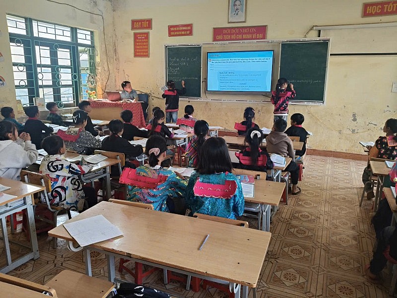 Giữ lớp học sáng đèn nơi vùng cao Sín Chải Giữ lớp học sáng đèn nơi vùng cao Sín Chải