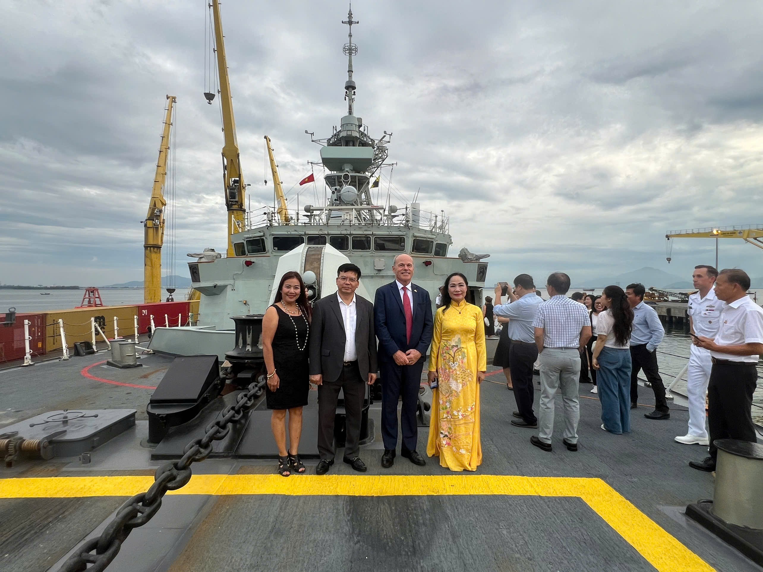 Tàu Hải quân Hoàng gia Canada thăm hữu nghị Đà Nẵng, thúc đẩy hợp tác và giao lưu nhân dân Tàu Hải quân Hoàng gia Canada thăm hữu nghị Đà Nẵng, thúc đẩy hợp tác và giao lưu nhân dân