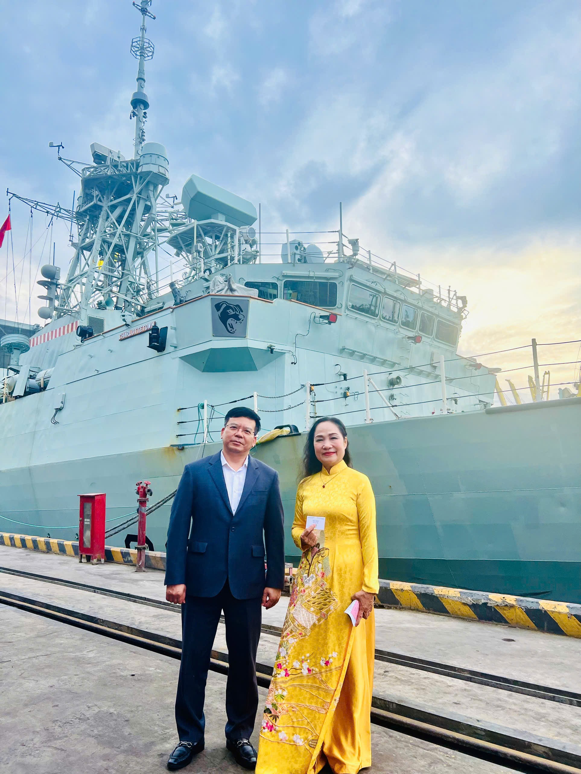 Tàu Hải quân Hoàng gia Canada thăm hữu nghị Đà Nẵng, thúc đẩy hợp tác và giao lưu nhân dân Tàu Hải quân Hoàng gia Canada thăm hữu nghị Đà Nẵng, thúc đẩy hợp tác và giao lưu nhân dân