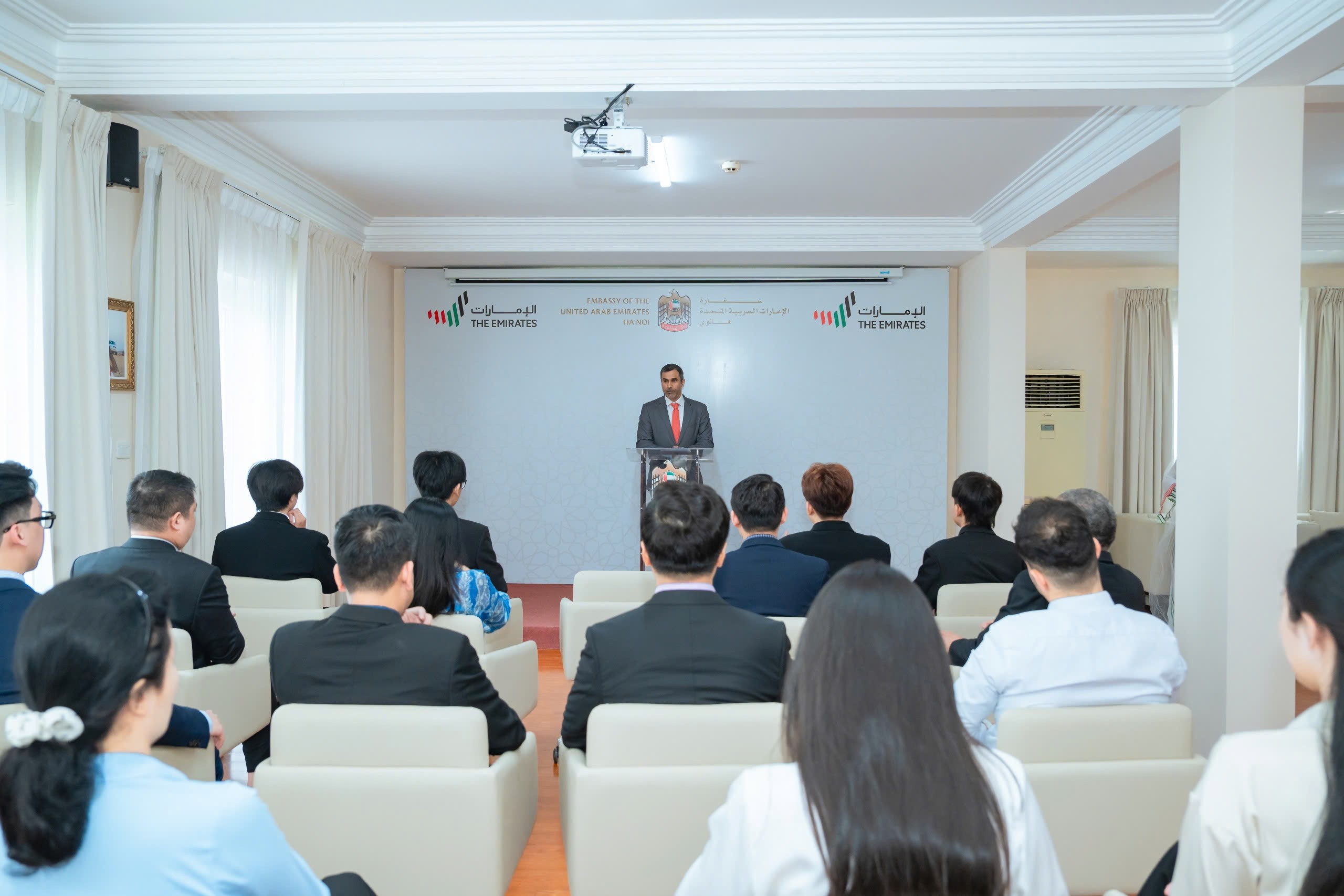 Đại sứ quán UAE vinh danh đội tuyển Đại học Lạc Hồng đạt giải quốc tế tại Dubai
