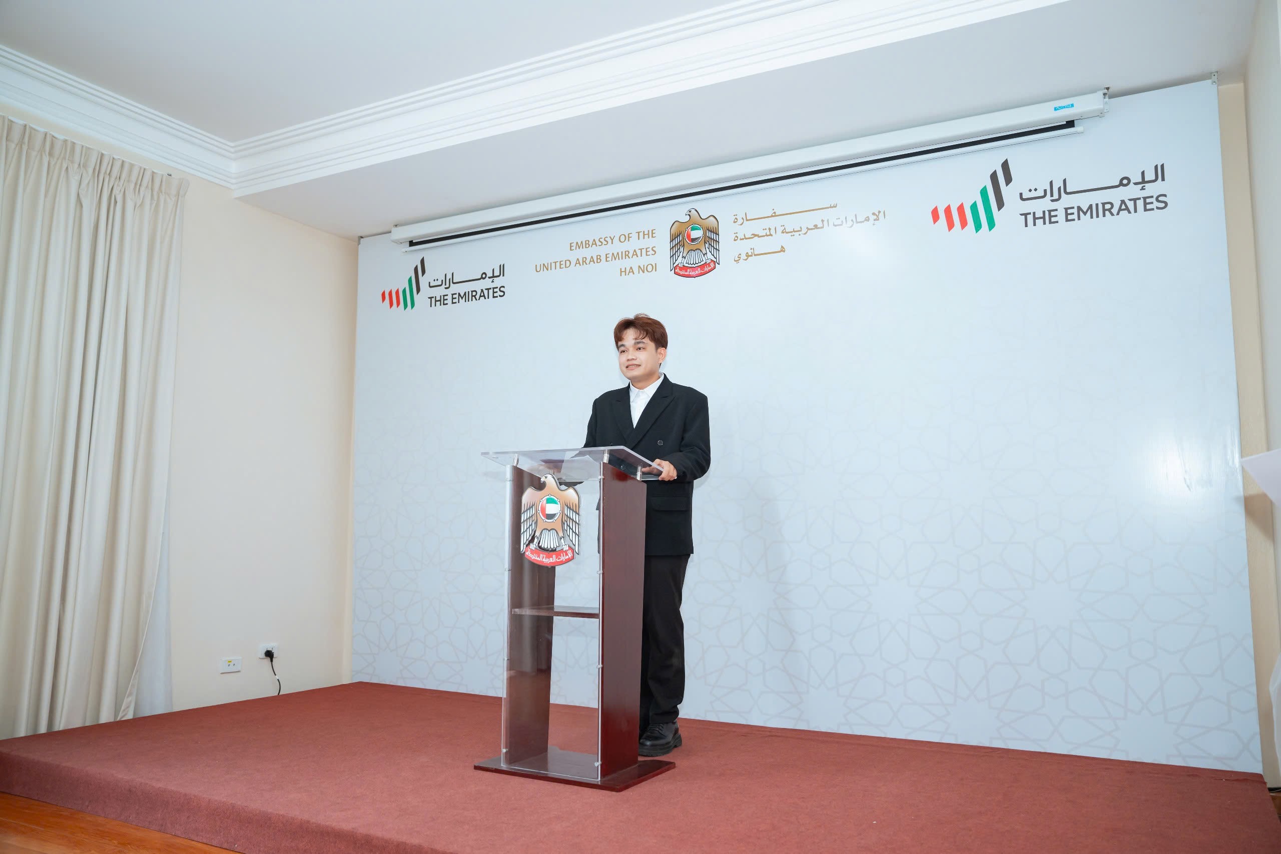 Đại sứ quán UAE vinh danh đội tuyển Đại học Lạc Hồng đạt giải quốc tế tại Dubai
