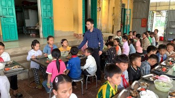 Bữa ăn học đường vùng cao: Giữ an toàn thực phẩm từ căn bếp bán trú