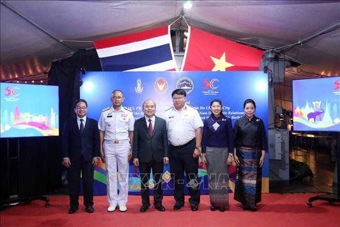 Lãnh đạo TP Hồ Chí Minh cùng Chuẩn Đô đốc Thaveesak Thongnam, Đại sứ Thái Lan tại Việt Nam dự lễ kỷ niệm. Lãnh đạo TP Hồ Chí Minh cùng Chuẩn Đô đốc Thaveesak Thongnam, Đại sứ Thái Lan tại Việt Nam dự lễ kỷ niệm.