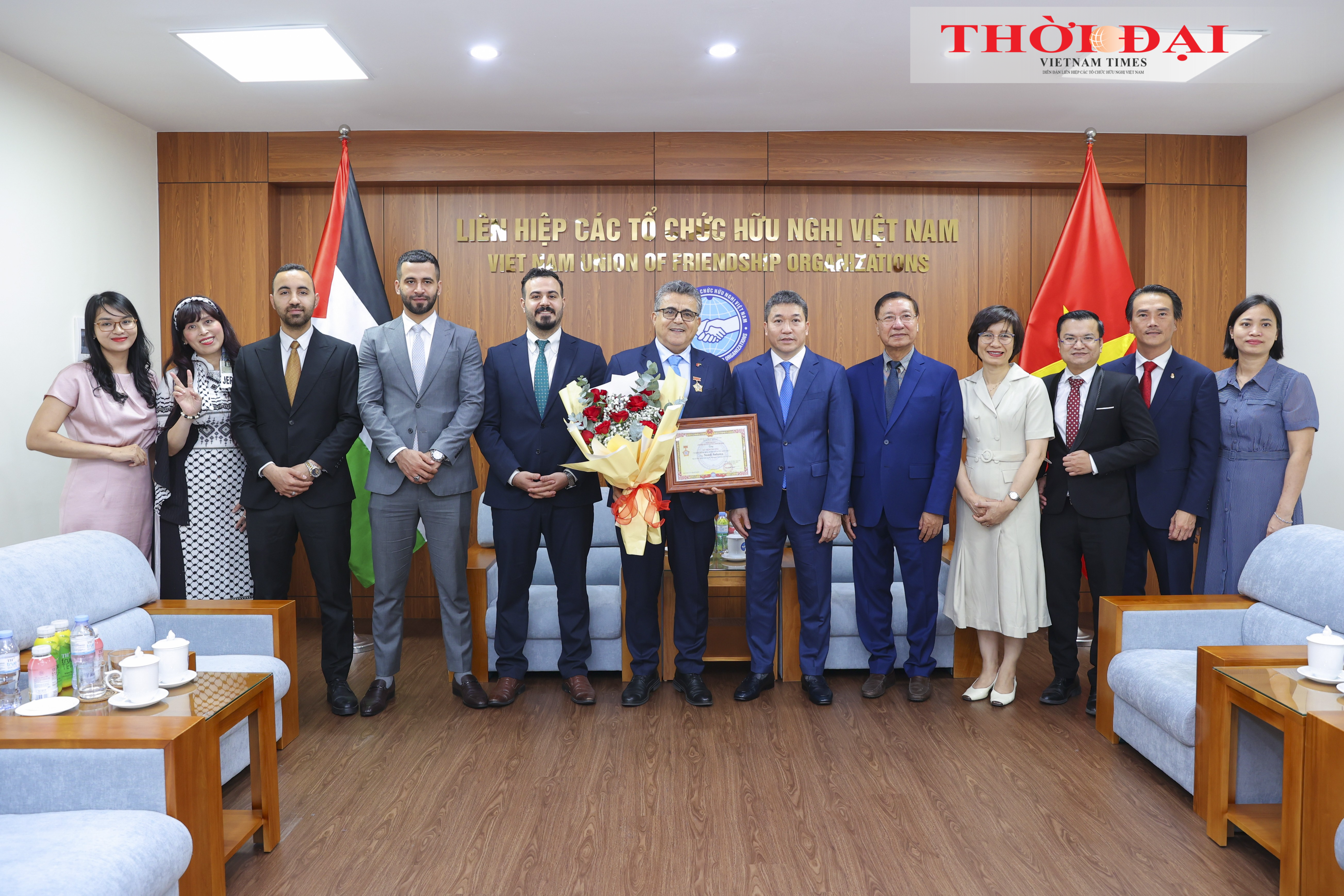 Các đại biểu chụp ảnh lưu niệm. (Ảnh: Đinh Hòa) Các đại biểu chụp ảnh lưu niệm. (Ảnh: Đinh Hòa)