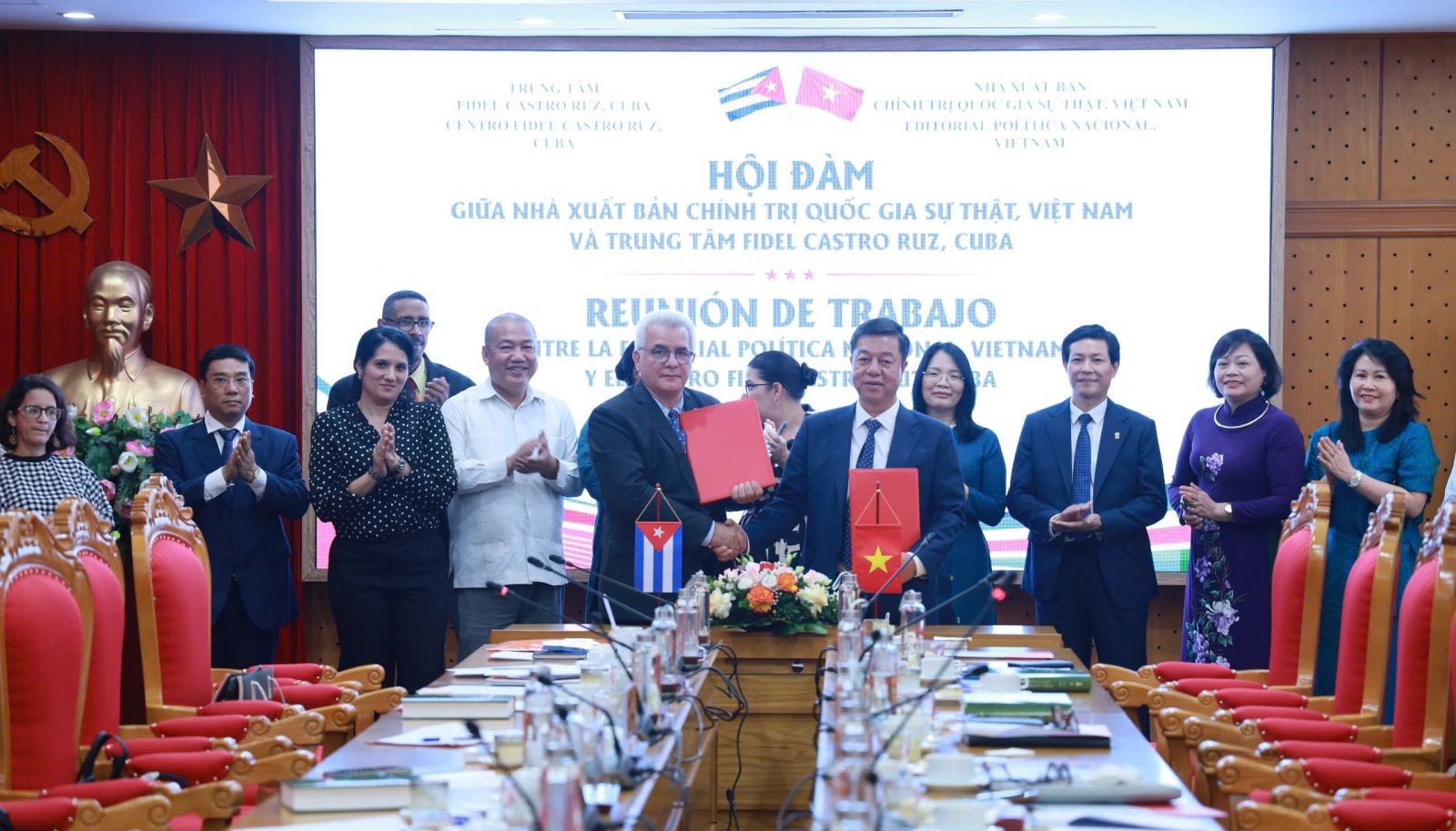 Phối hợp xuất bản tuyển tập tác phẩm của lãnh tụ Cuba Fidel Castro Ruz Phối hợp xuất bản tuyển tập tác phẩm của lãnh tụ Cuba Fidel Castro Ruz
