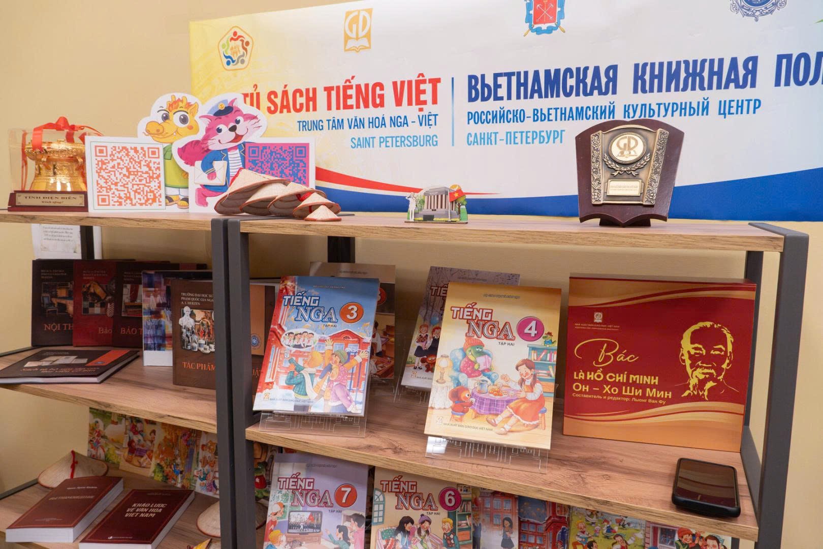 Ra mắt “Tủ sách tiếng Việt” tại Trung tâm Văn hoá Nga – Việt