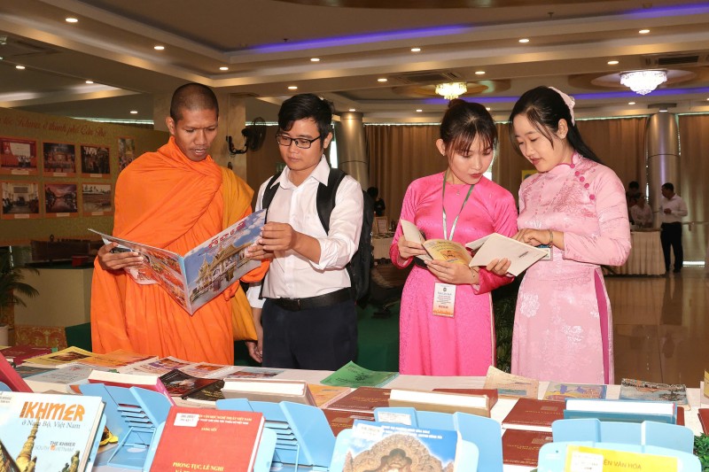 Khơi dậy sức sống văn hóa Khmer trong thời đại số Khơi dậy sức sống văn hóa Khmer trong thời đại số