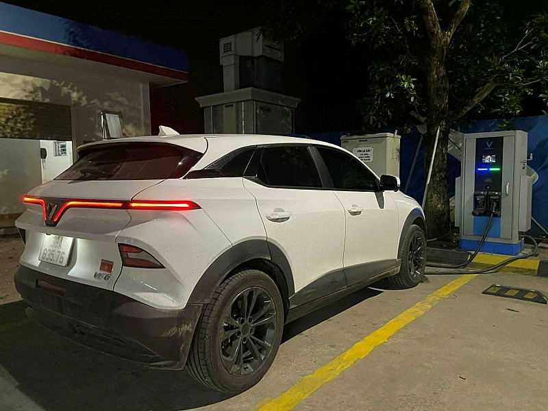 Chủ xe Gen Z: “VinFast VF 6 càng dùng càng thấy hợp, càng đi càng thấy thích”