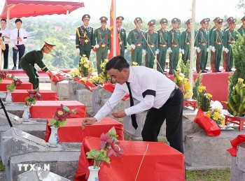 Thường trực Ban Bí thư dự Lễ truy điệu, an táng hài cốt liệt sĩ tại tỉnh Hà Tĩnh