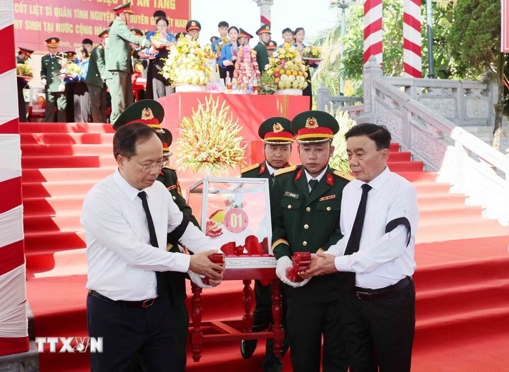 Thường trực Ban Bí thư dự Lễ truy điệu, an táng hài cốt liệt sỹ tại tỉnh Hà Tĩnh