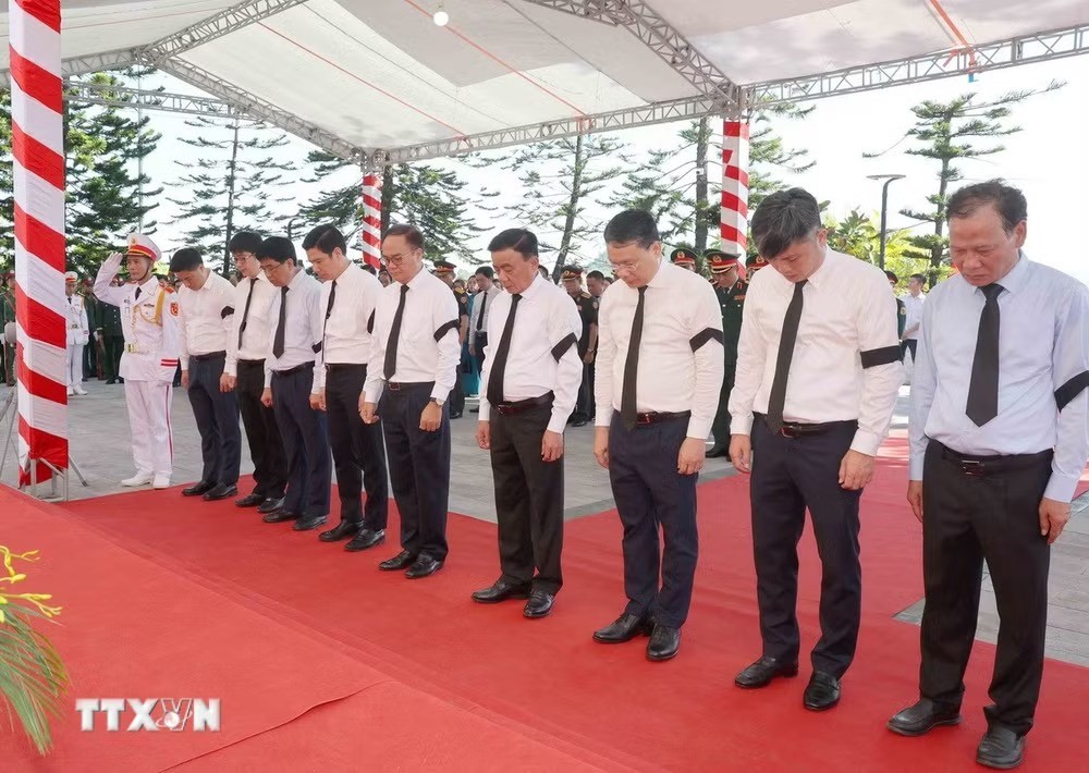 Thường trực Ban Bí thư dự Lễ truy điệu, an táng hài cốt liệt sỹ tại tỉnh Hà Tĩnh