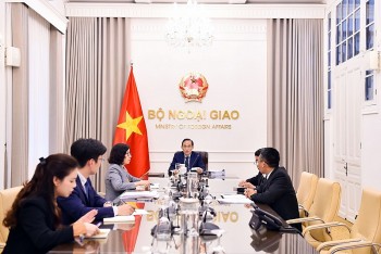 Bộ trưởng Ngoại giao Lê Hoài Trung điện đàm với Ngoại trưởng Algeria và Namibia