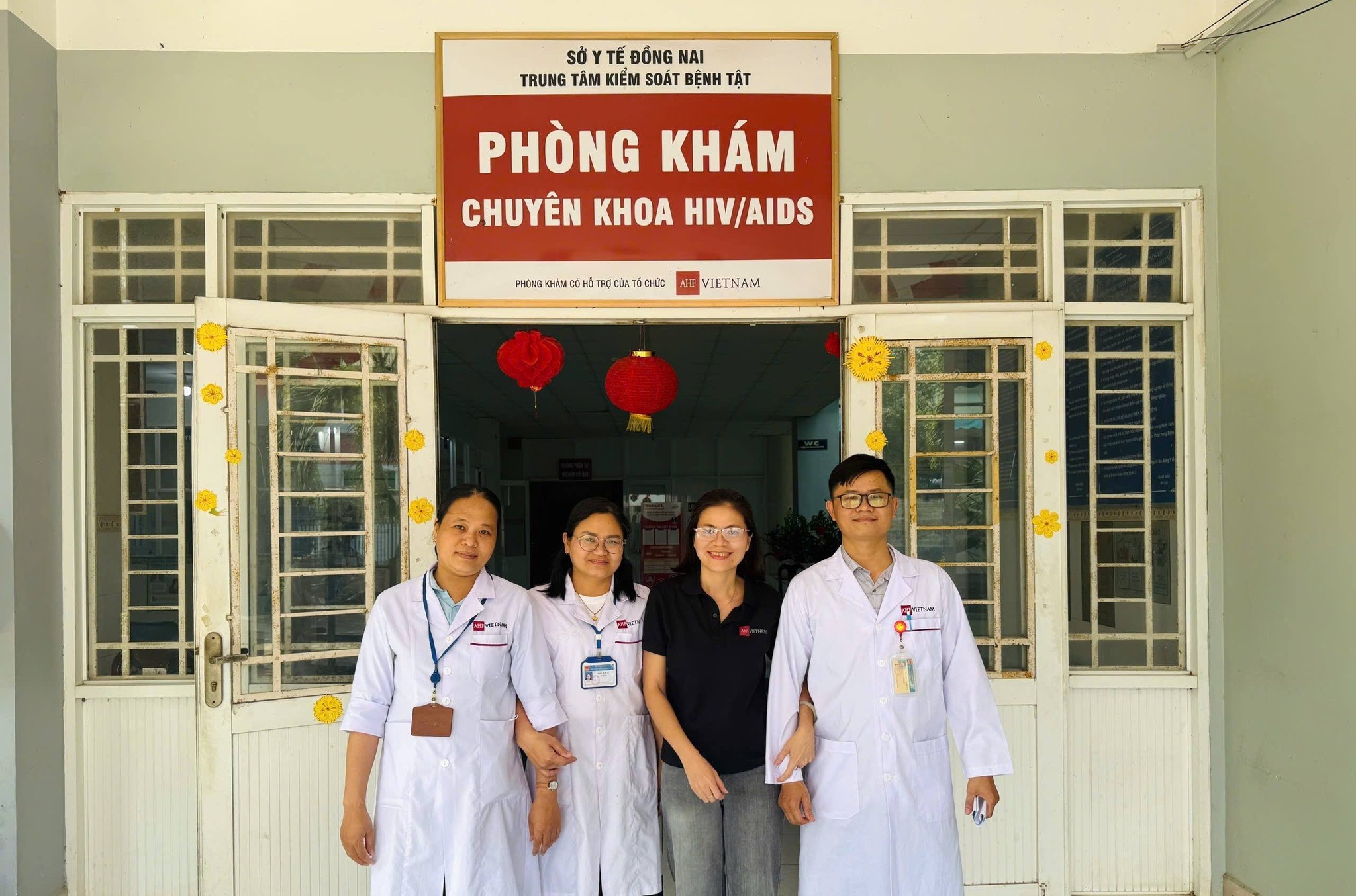 Phòng khám chuyên khoa HIV/AIDS thuộc Trung tâm Kiểm soát bệnh tật Đồng Nai là một trong những cơ sở có sự hỗ trợ của tổ chức AIDS Healthcare Foundation (AHF) trong công tác điều trị, tư vấn và chăm sóc người nhiễm HIV/AIDS tại cộng đồng.