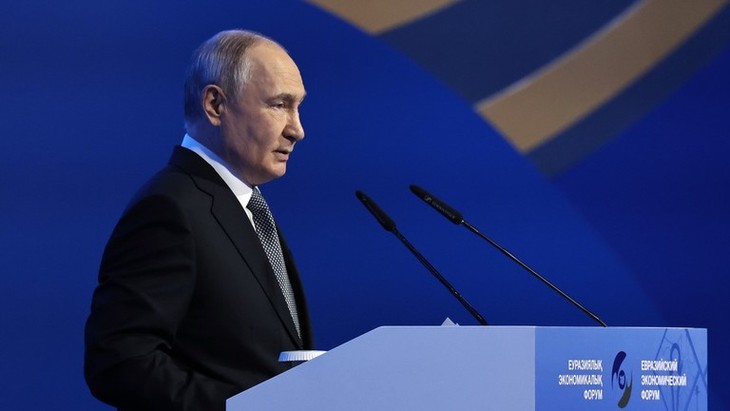 Tổng thống Nga Vladimir Putin phát biểu tại Diễn đàn Kinh tế Á - Âu ở Astana, Kazakhstan - Ảnh: Điện Kremlin