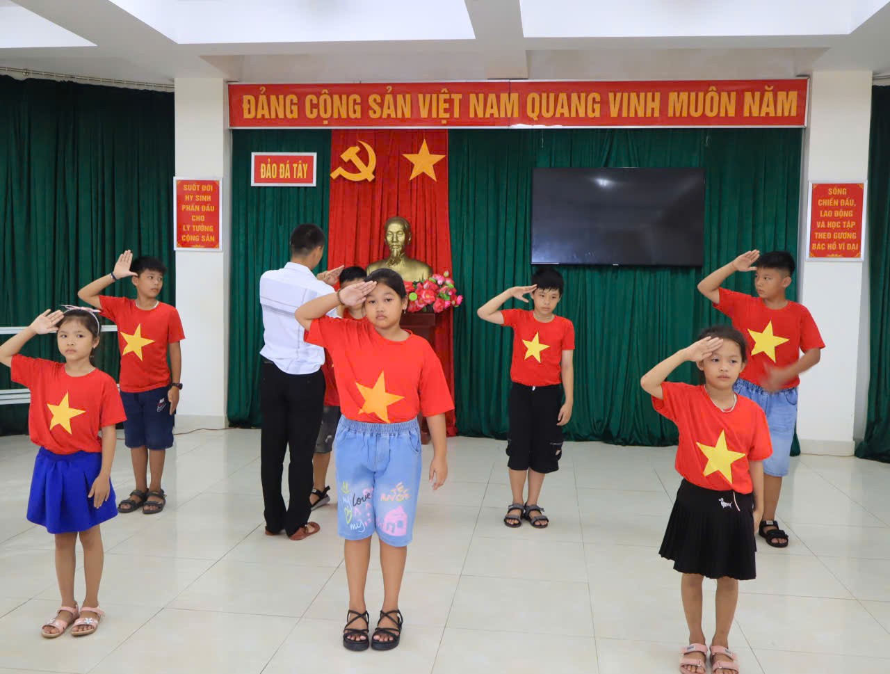 Trường Sa rộn ràng chuẩn bị Tết Thiếu nhi Trường Sa rộn ràng chuẩn bị Tết Thiếu nhi