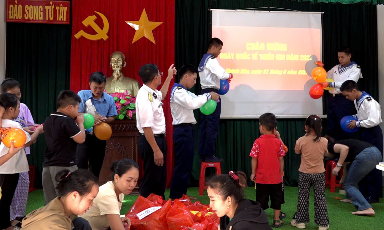 Trường Sa rộn ràng chuẩn bị Tết Thiếu nhi Trường Sa rộn ràng chuẩn bị Tết Thiếu nhi