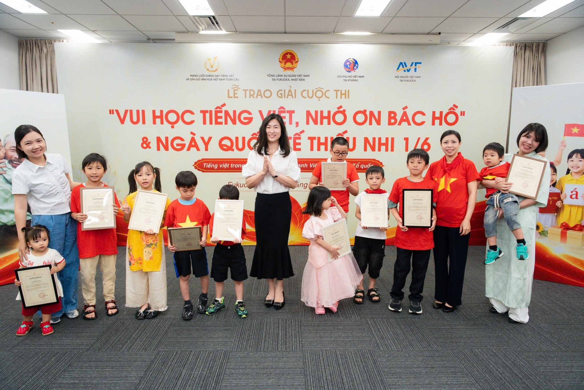 Trẻ em Nhật Bản vui học tiếng Việt, nhớ ơn Bác Hồ Trẻ em Nhật Bản vui học tiếng Việt, nhớ ơn Bác Hồ