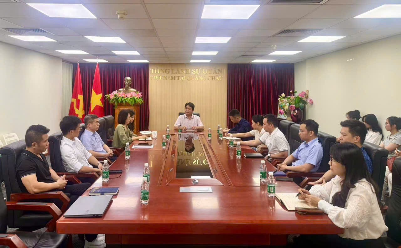 Bác Hồ trong tim thế hệ trẻ Quảng Châu (Trung Quốc) Bác Hồ trong tim thế hệ trẻ Quảng Châu (Trung Quốc)