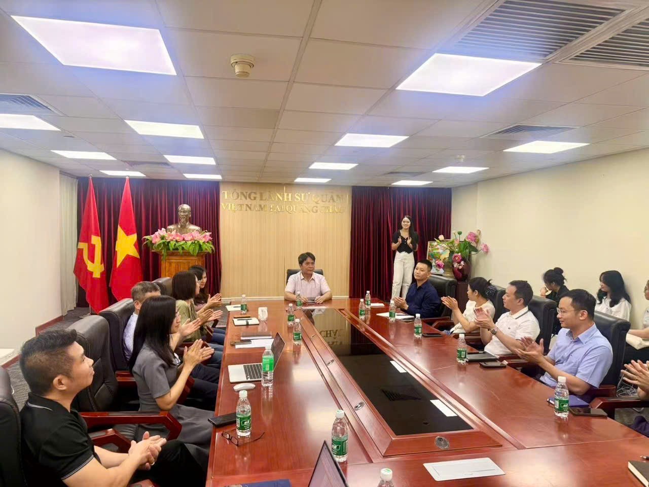 Bác Hồ trong tim thế hệ trẻ Quảng Châu (Trung Quốc) Bác Hồ trong tim thế hệ trẻ Quảng Châu (Trung Quốc)