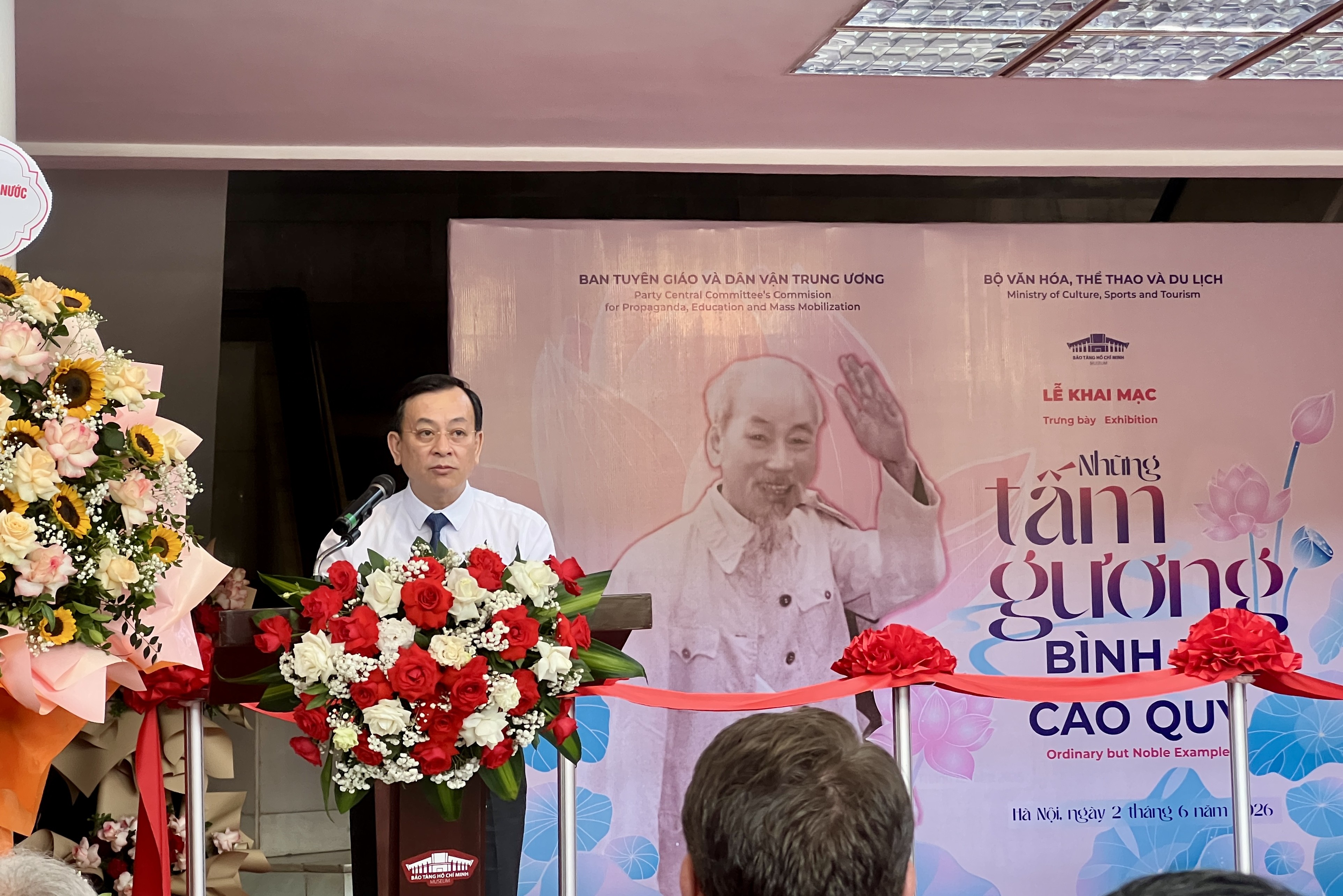 Gần 200 hình ảnh, hiện vật kể chuyện về những tấm gương điển hình học và làm theo Bác Gần 200 hình ảnh, hiện vật kể chuyện về những tấm gương điển hình học và làm theo Bác