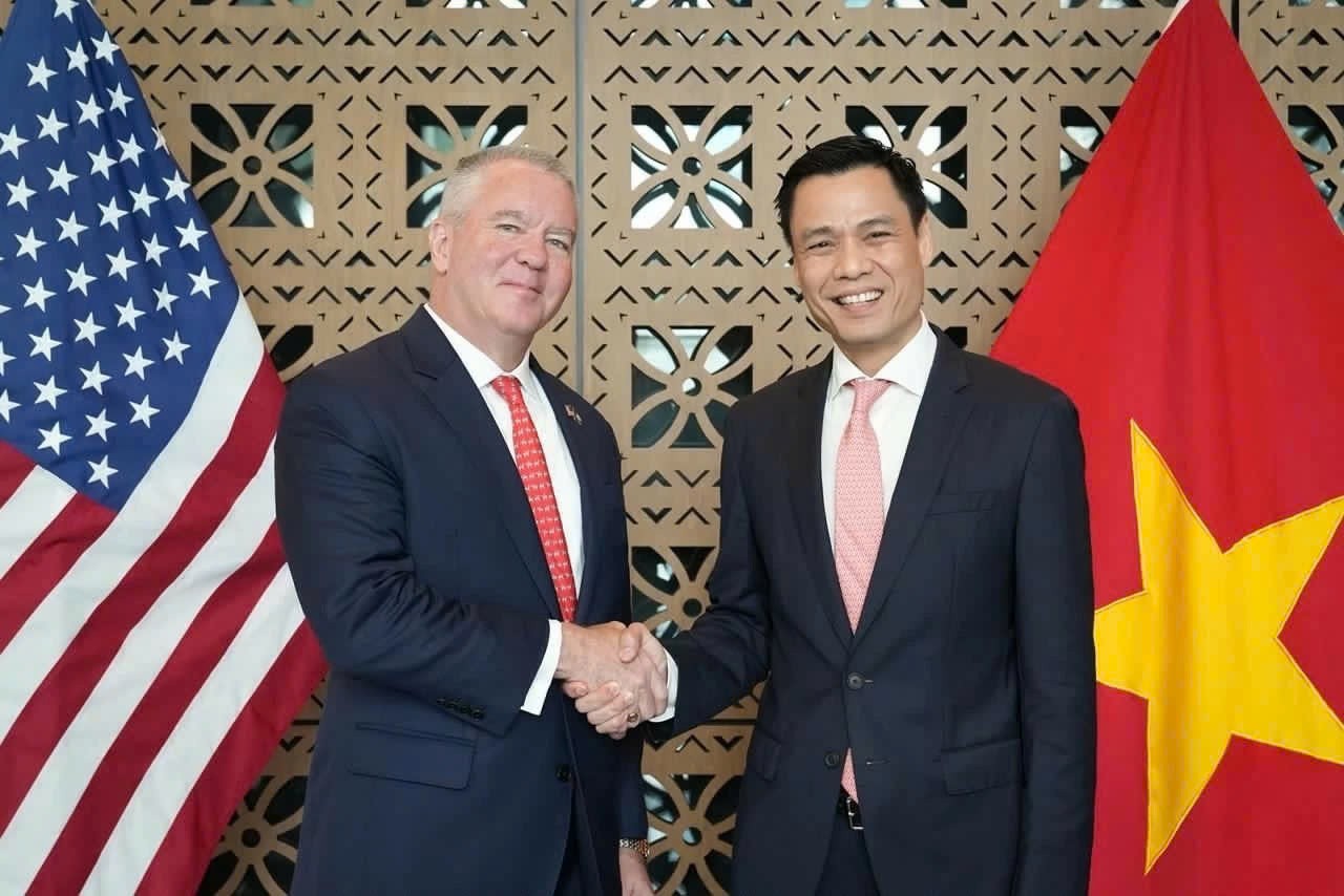 Thứ trưởng Ngoại giao Đặng Hoàng Giang và Trợ lý Ngoại trưởng Hoa Kỳ Michael DeSombre đồng chủ trì Hội nghị Quan chức cao cấp Quan hệ Đối tác Mekong-Hoa Kỳ. (Ảnh: Bảo Chi)