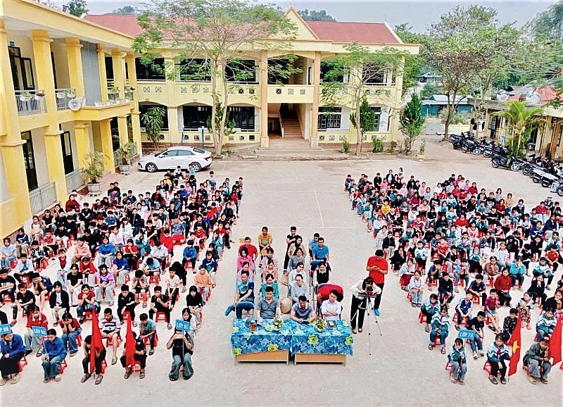 Giữ học trò ở lại lớp giữa nỗi lo tảo hôn nơi vùng biên Nậm Vì Giữ học trò ở lại lớp giữa nỗi lo tảo hôn nơi vùng biên Nậm Vì