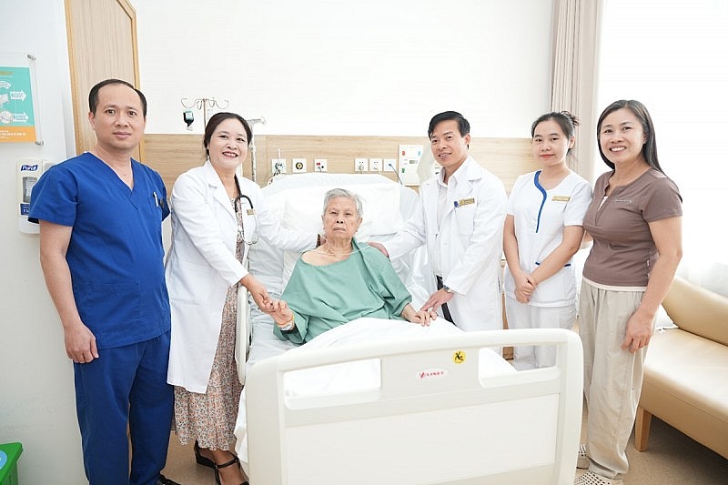 Vinmec Hải Phòng điều trị thành công cho cụ bà 93 tuổi suy đa cơ quan trên nền nhiều bệnh lý nguy hiểm Vinmec Hải Phòng điều trị thành công cho cụ bà 93 tuổi suy đa cơ quan trên nền nhiều bệnh lý nguy hiểm